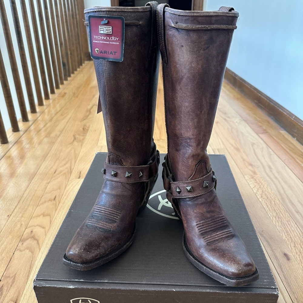 NWT Ariat Women’s Brown Leather Boots